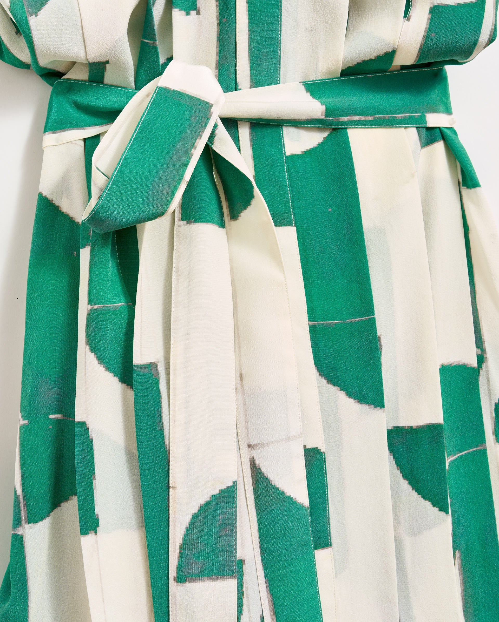 Silk Deco Knife Pleat Dress White/Kelly Green Billy Reid