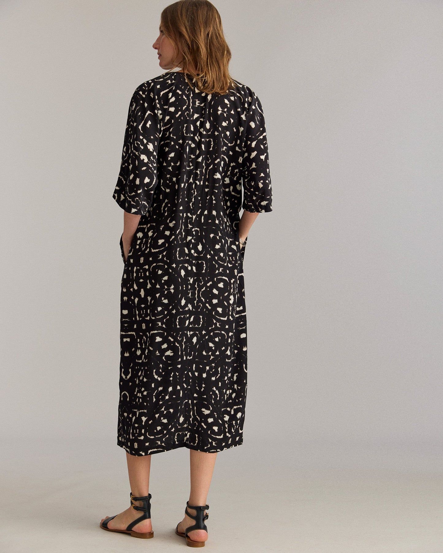 Moroccan Screen Silk V-Pleat Maxi Dress Black/Ivory Billy Reid